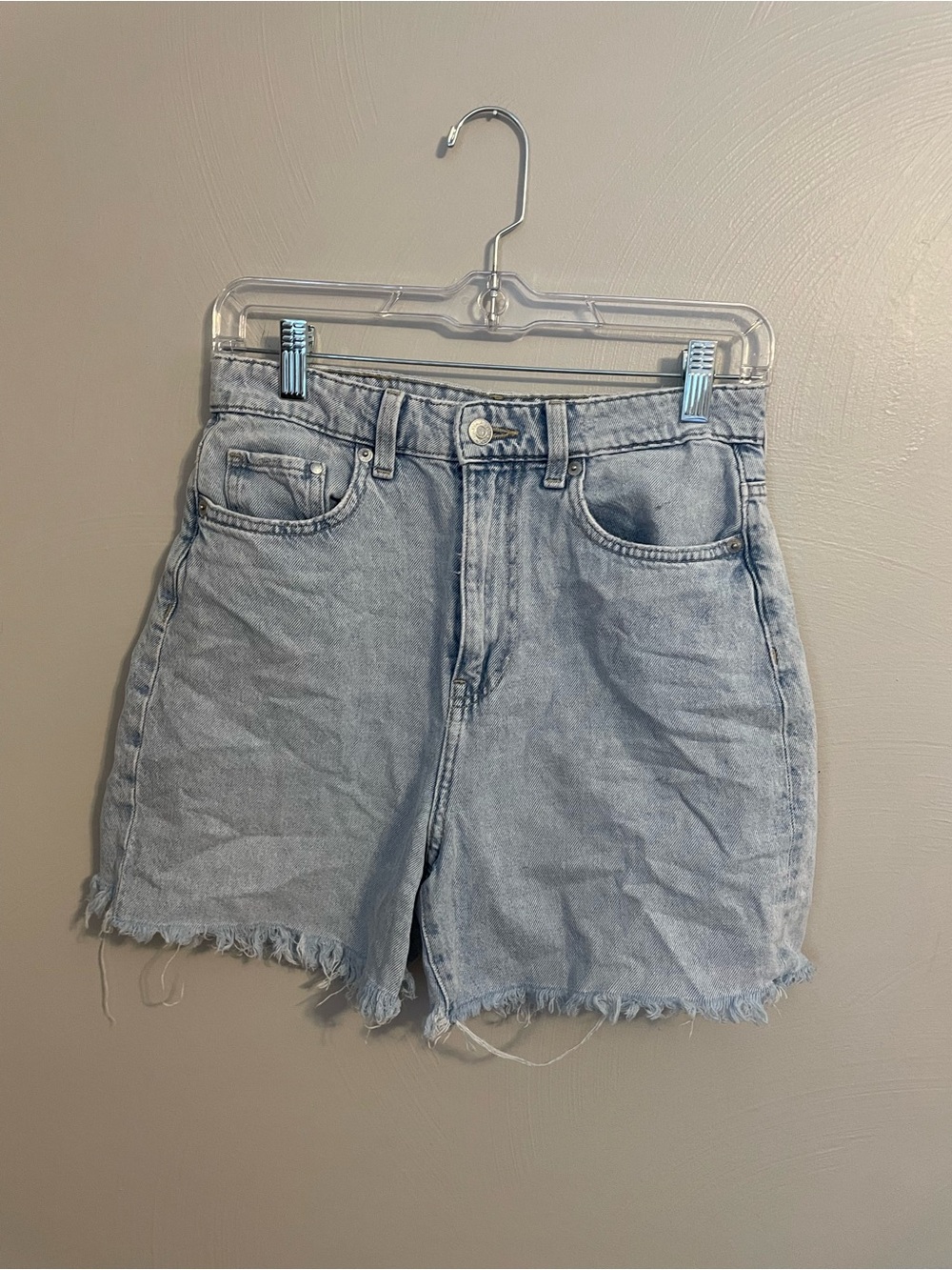 &Denim Women’s Light Wash Cutoff Shorts Size 4